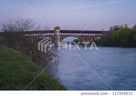 Nice view of Ponte Coperto Pavia (covered bridge) at blue hour 112956631