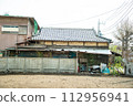 Uninhabited Showa era wooden house 112956941
