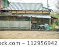 Uninhabited Showa era wooden house 112956942