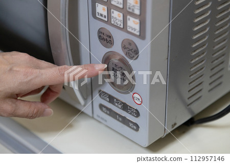 The hand that operates the microwave oven The hand that operates the microwave oven 112957146
