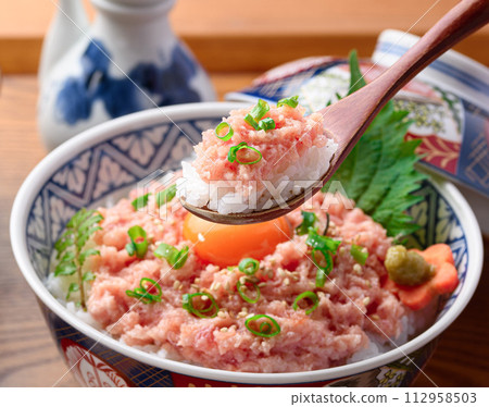 Negitoro-don (tuna tataki-don) 112958503