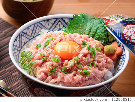 Negitoro-don (tuna tataki-don) 112958515