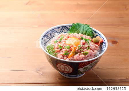 Negitoro-don (tuna tataki-don) 112958525