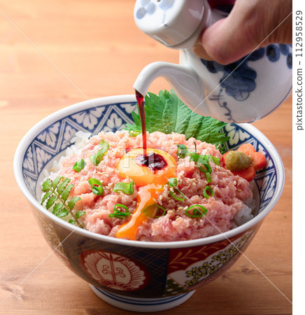 Negitoro-don (tuna tataki-don) Negitoro-don (tuna tataki-don) 112958529