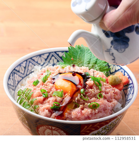 Negitoro-don (tuna tataki-don) 112958531