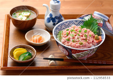 Negitoro-don (tuna tataki-don) Negitoro-don (tuna tataki-don) 112958533