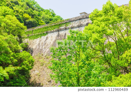 Nunobiki Reservoir surrounded by fresh greenery in Chuo Ward, Kobe City Nunobiki Reservoir surrounded by fresh greenery in Chuo Ward, Kobe City 112960489
