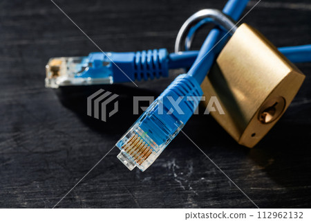 網路線和掛鎖 112962132