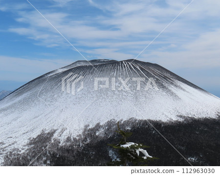 餘雪期的黑田山(從索馬山山脊線看到的淺間山頂) 餘雪期的黑田山(從索馬山山脊線看到的淺間山頂) 112963030