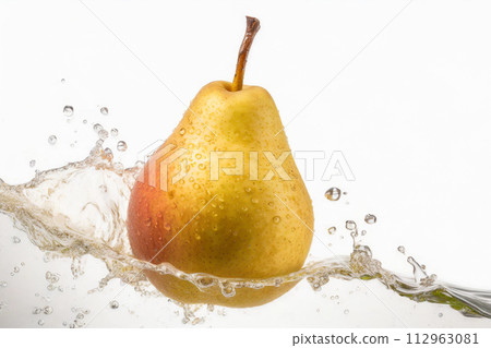 pear and water splash 112963081