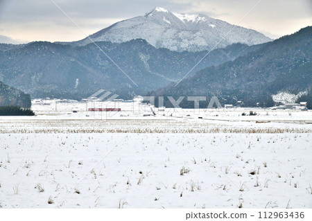 Tokusa Plain and Tokusugamine in the snow 112963436