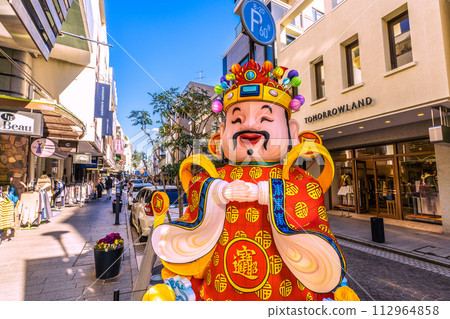 日本橫濱城市景觀 橫濱受歡迎的購物街元町景觀。希望之光…=25日 日本橫濱城市景觀 橫濱受歡迎的購物街元町景觀。希望之光…=25日 112964858