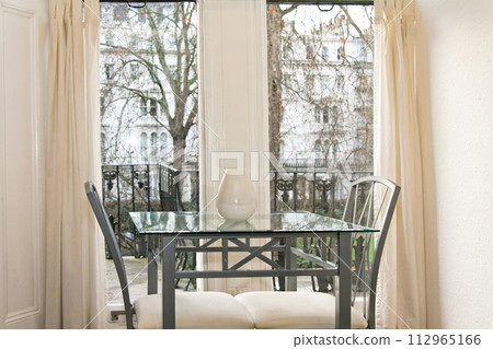 Dining for two 112965166