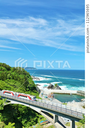 藍天碧海的岩手縣三陸鐵道 112965695