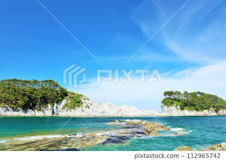 Jodogahama Beach in the blue sky, Iwate Prefecture 112965742