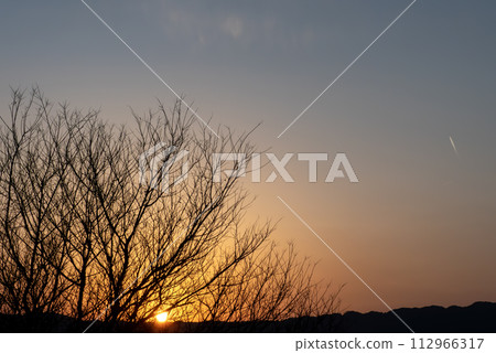 Sunset and magic hour at Lake Biwa in early spring 112966317