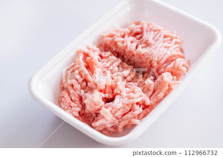 Minced chicken breast and pork Minced chicken breast and pork 112966732