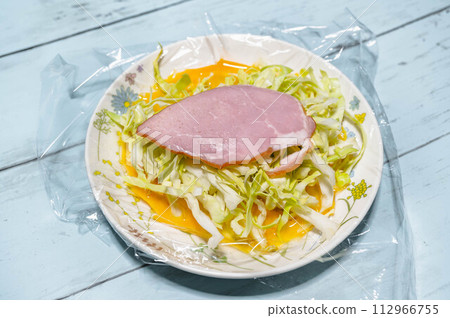 Tonpeiyaki made in the microwave 112966755