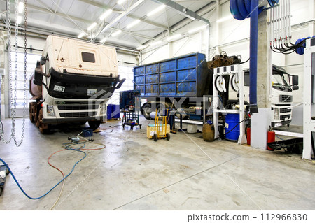 Truck repair 112966830