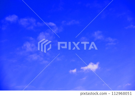 藍天白雲（背景素材） 112968051