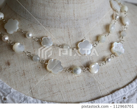 5 flower shell long necklace 5 flower shell long necklace 112968701