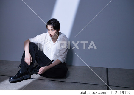 Beauty for men in their 20s Beauty for men in their 20s 112969102