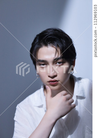 Beauty for men in their 20s 112969103