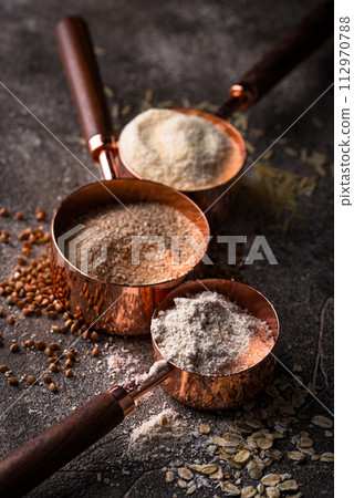 Assortment of different gluten free alternative flour 112970788