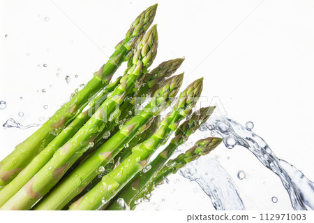 green asparagus and water splash 112971003