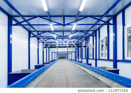 Garbage sorting line. 112971568