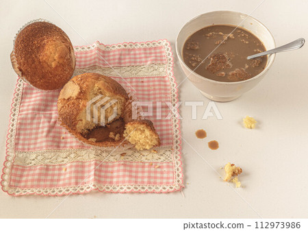 squeezed lemon 112973986