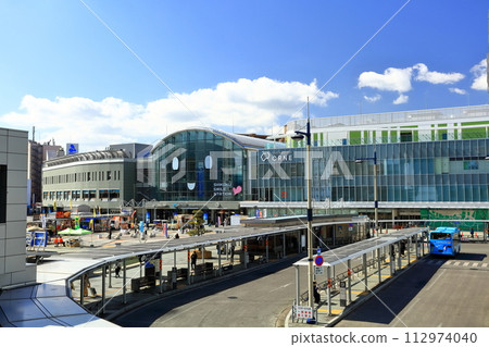 [Kagawa Prefecture] JR Takamatsu Station and Sunport Takamatsu on a sunny day 112974040