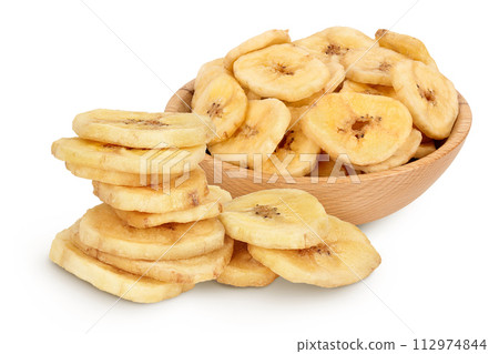 Dried banana chips in wooden bowl isolated on white background with full depth of field 112974844