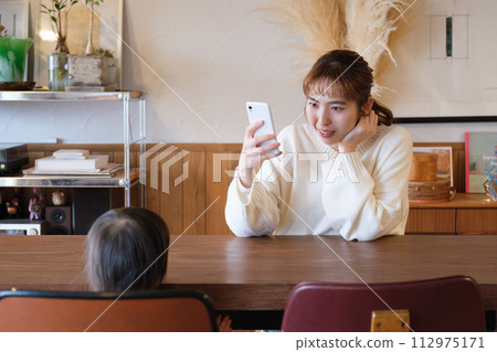 mother taking care of her child 112975171