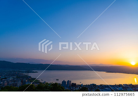 [Sunset material] Sunset seen from Tateishi Park [Nagano Prefecture] 112975665