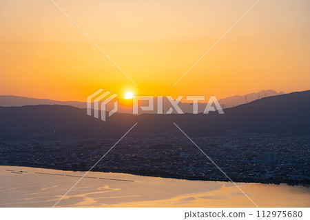[Sunset material] Sunset seen from Tateishi Park [Nagano Prefecture] 112975680