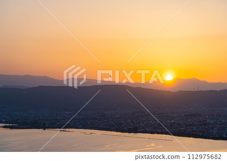 [Sunset material] Sunset seen from Tateishi Park [Nagano Prefecture] 112975682