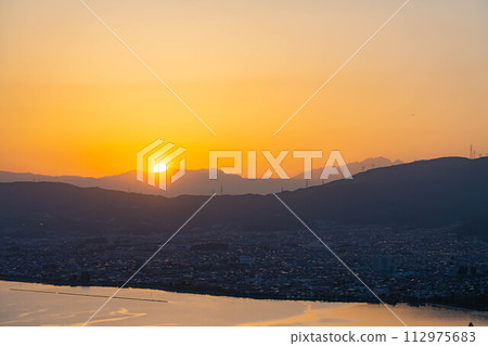 [Sunset material] Sunset seen from Tateishi Park [Nagano Prefecture] 112975683