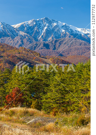 長野縣白馬的秋天、三層紅葉的白馬三山、白馬山 長野縣白馬的秋天、三層紅葉的白馬三山、白馬山 112977732