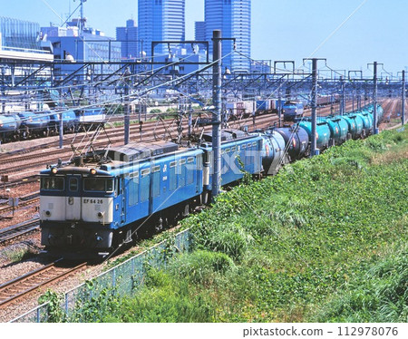 EF64型電力機車從新鶴見廠場出發 112978076