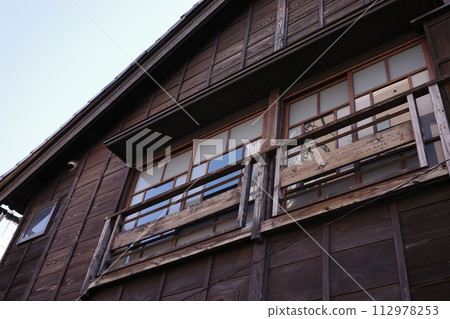 Old houses 112978253