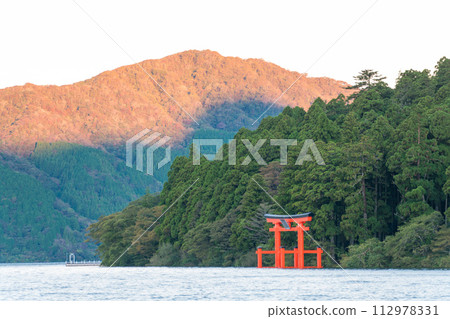 東雲蘆之湖和箱根神社紅色鳥居 112978331