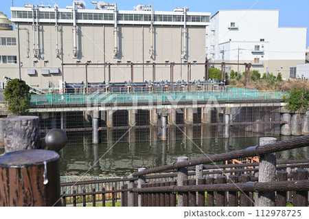 View from the Toda Park embankment, Sasame River drainage pumping station 112978725
