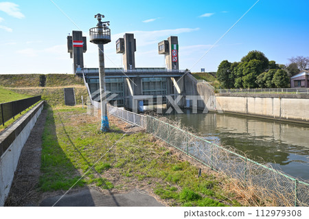 View from the Toda Park embankment, Sasame Sluice Gate 112979308
