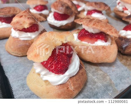 Cream puff Cream puff 112980081