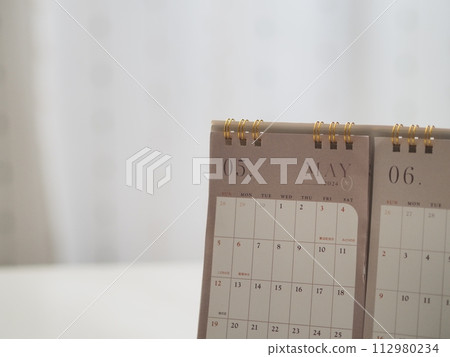 Desk calendar (April 2024) Desk calendar (April 2024) 112980234