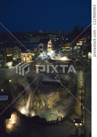 溫泉鎮的夜景 溫泉鎮的夜景 112980465