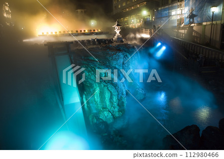 溫泉鎮的夜景 溫泉鎮的夜景 112980466