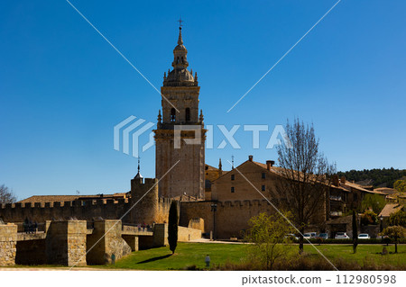 Burgo de Osma Cathedral, landscape under blue sky 112980598