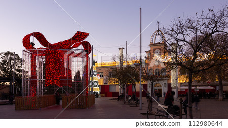 City hall of city Sants Coloma de Gramenet at Christmas time 112980644